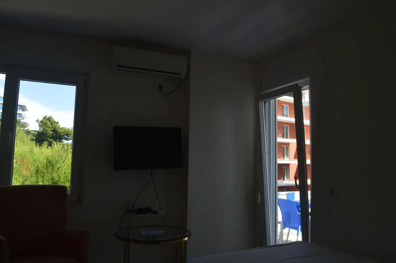 Apartments Albani Shengjin 0*,