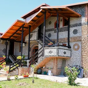 3* Hotel Bujtina Syni Zi 